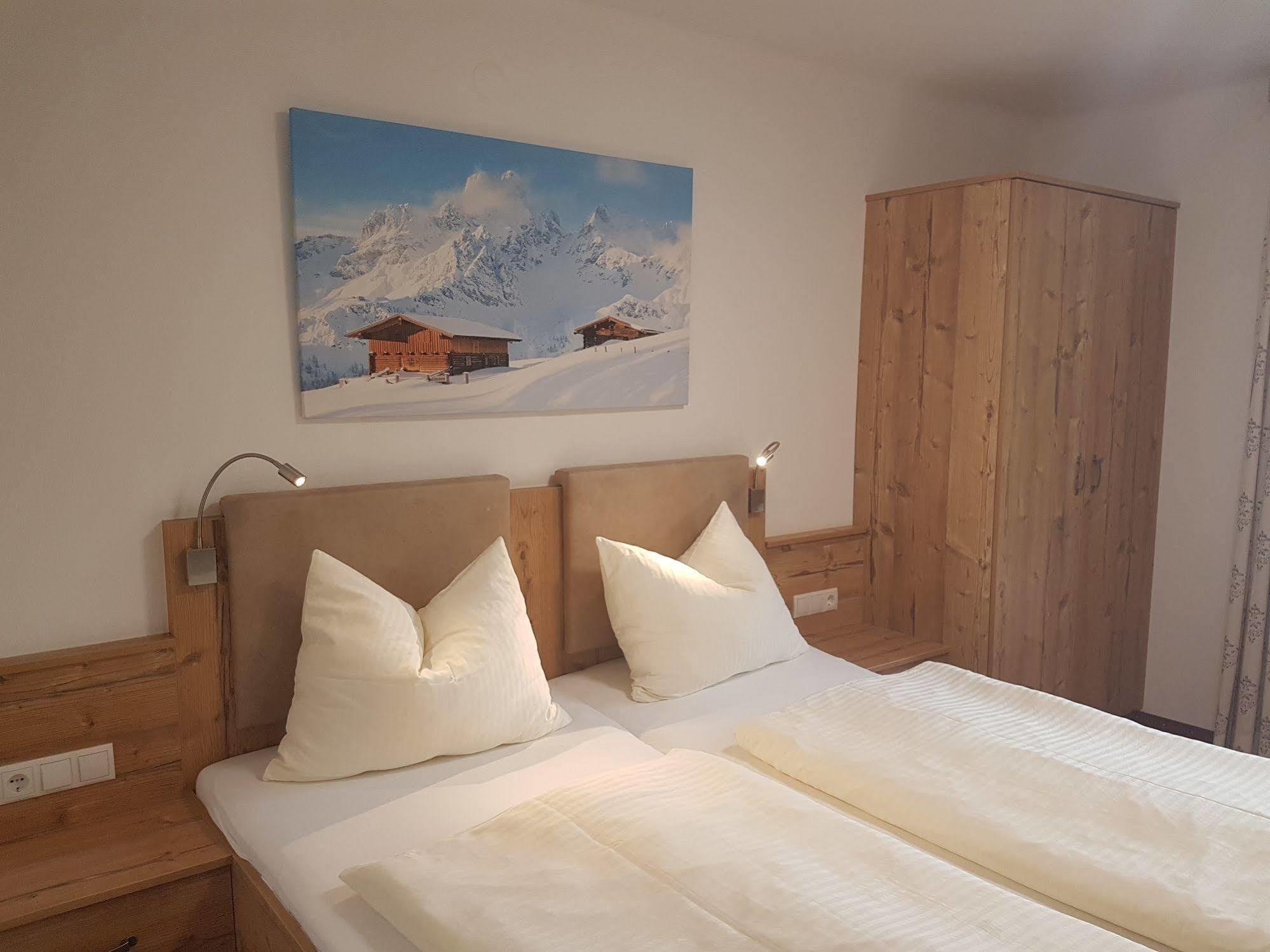 Oberauer Wagrain - Die Eco Familien Hotelpension B&B Eksteriør billede